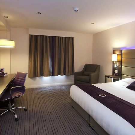 Premier Inn Basingstoke West Esterno foto