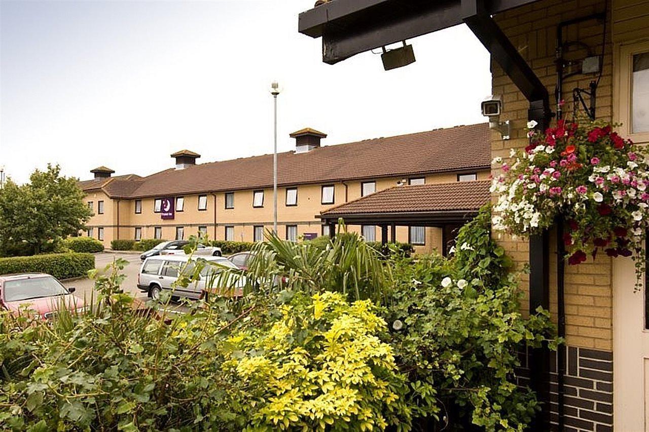 Premier Inn Basingstoke West Esterno foto