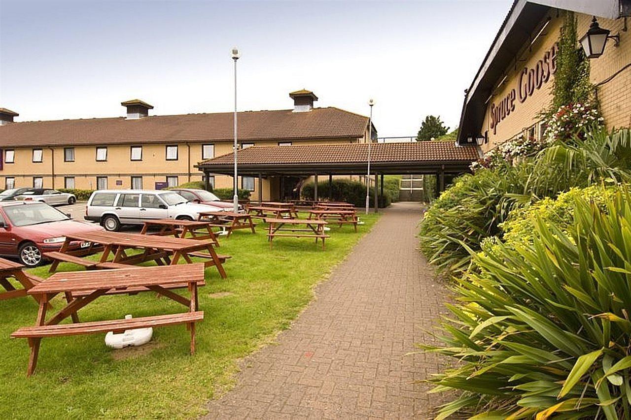 Premier Inn Basingstoke West Esterno foto