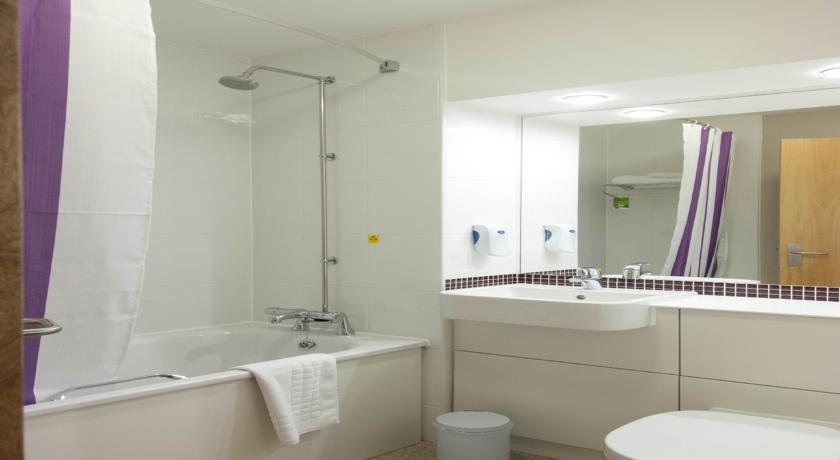 Premier Inn Basingstoke West Esterno foto
