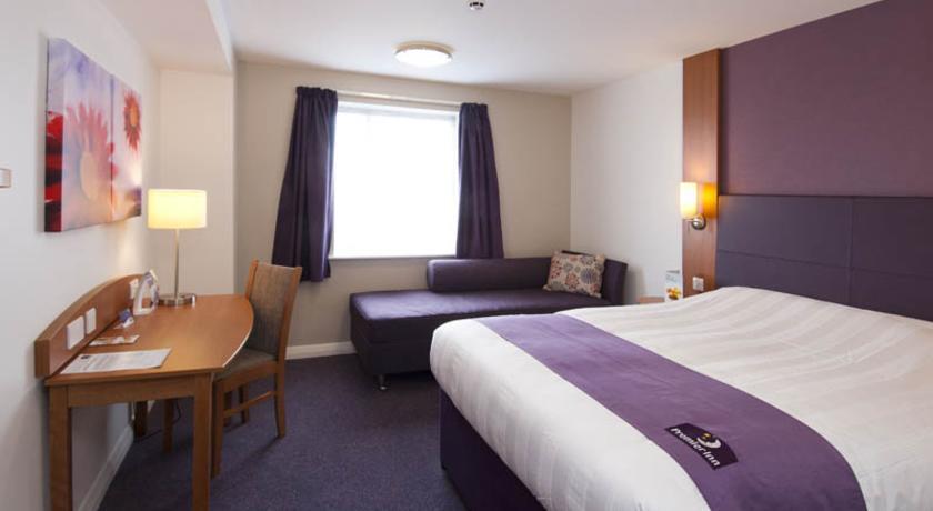 Premier Inn Basingstoke West Esterno foto