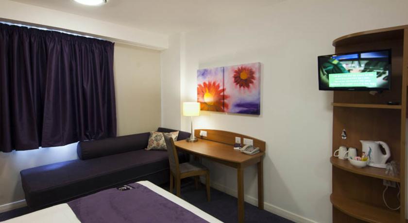 Premier Inn Basingstoke West Esterno foto