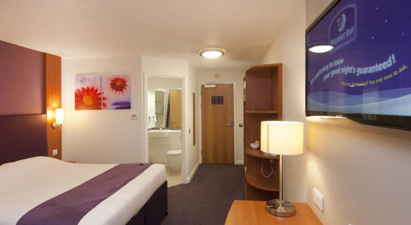 Premier Inn Basingstoke West Esterno foto