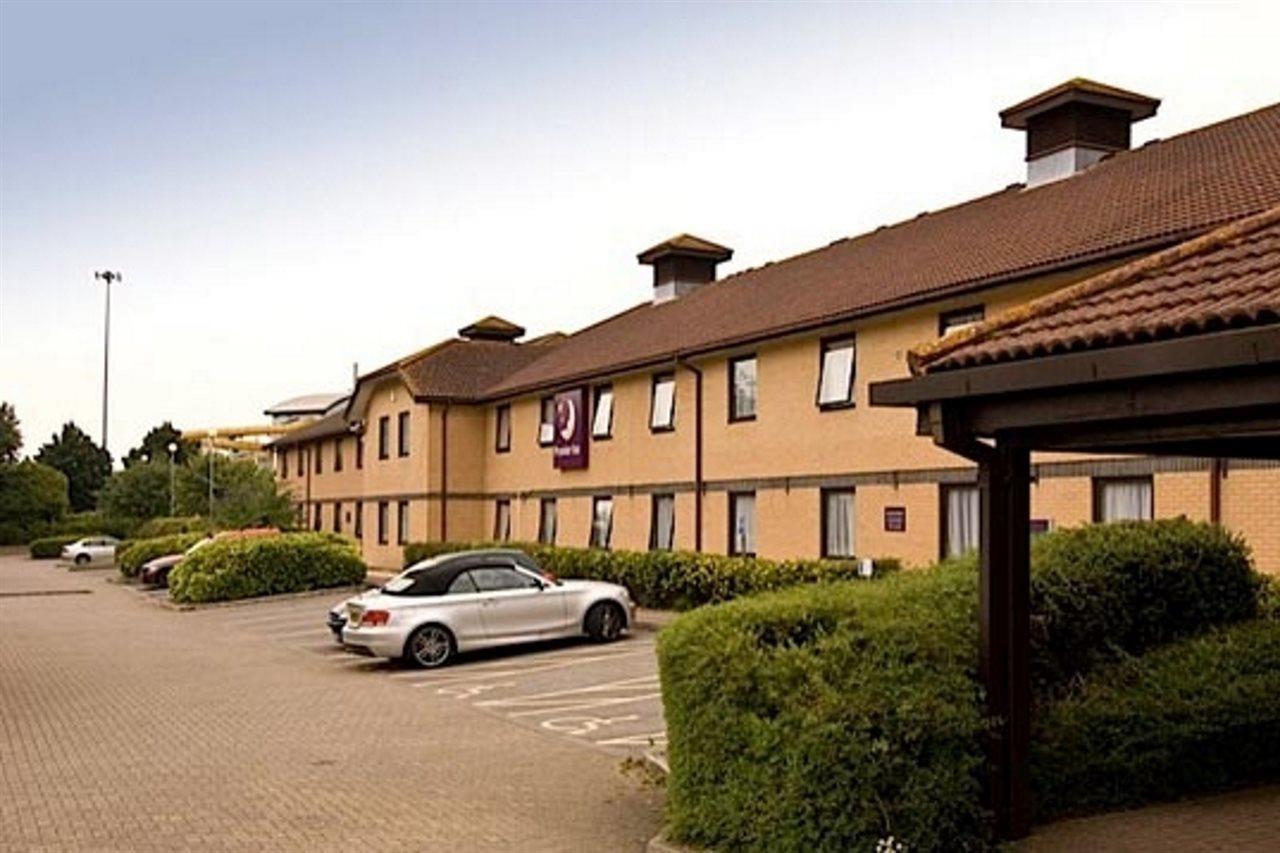 Premier Inn Basingstoke West Esterno foto