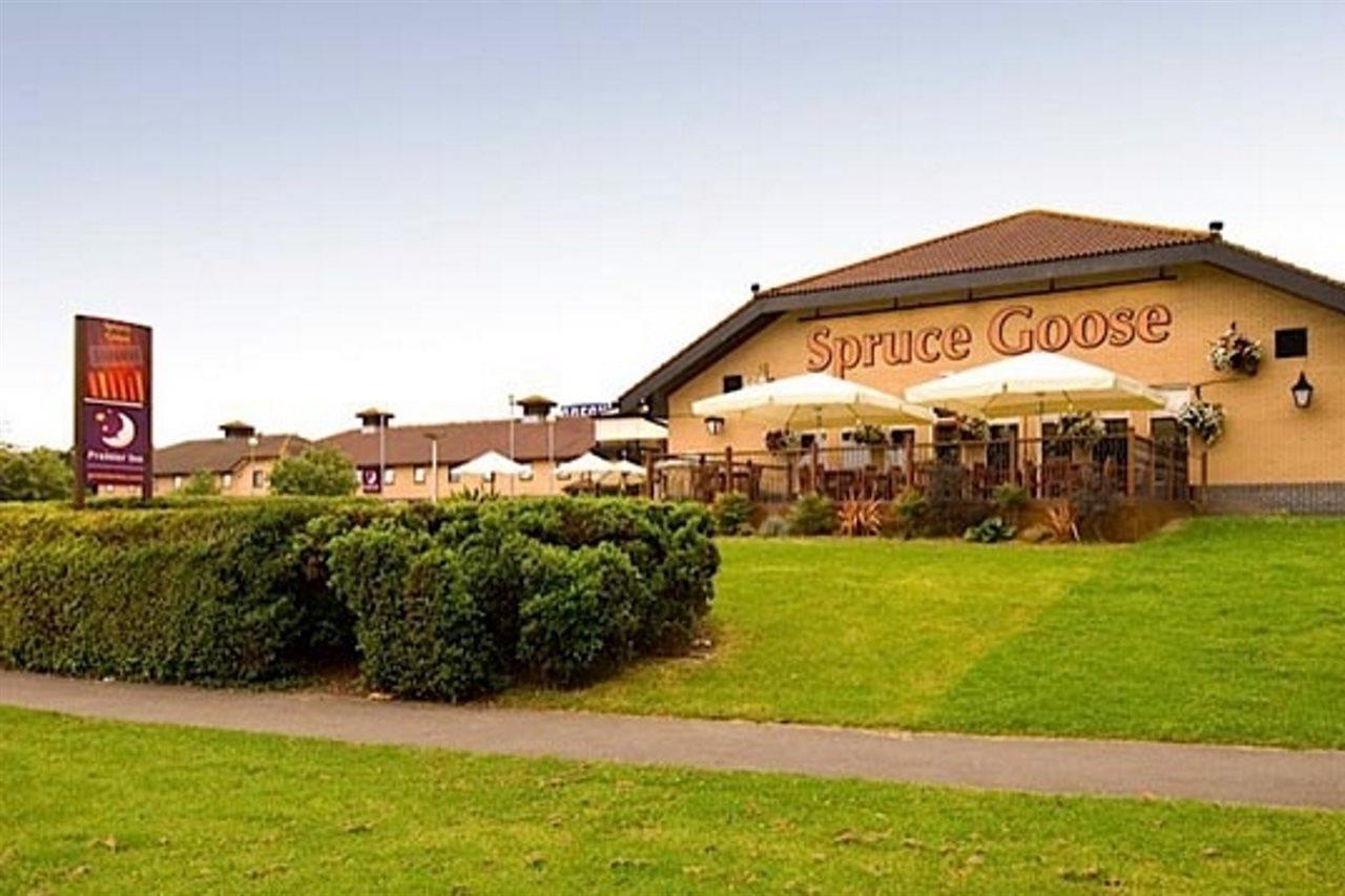 Premier Inn Basingstoke West Esterno foto