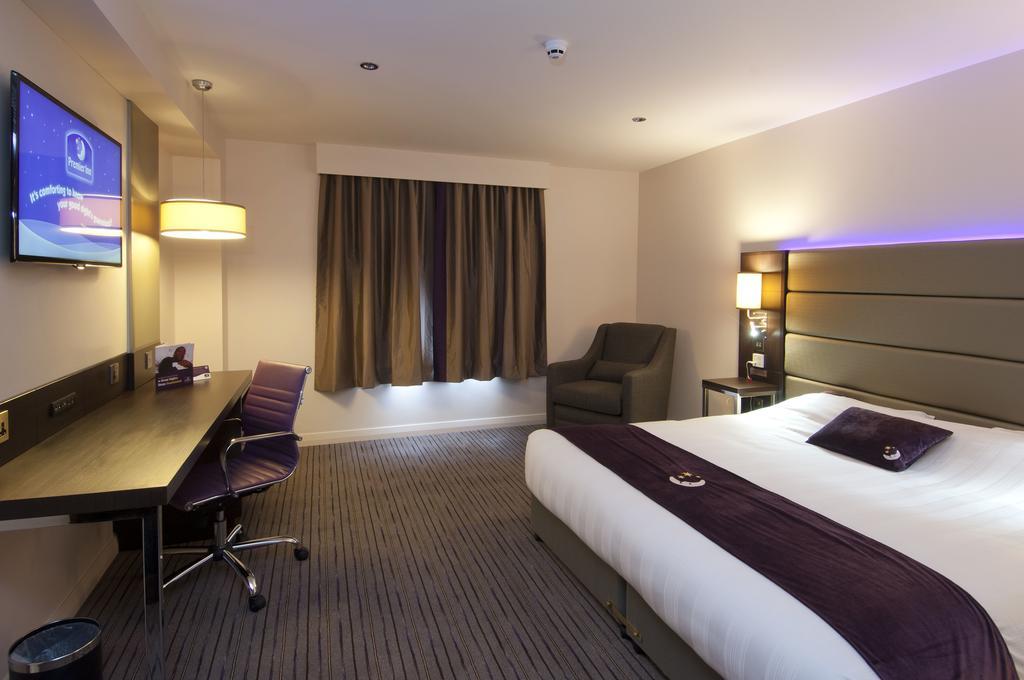 Premier Inn Basingstoke West Esterno foto