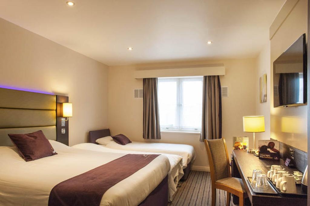 Premier Inn Basingstoke West Esterno foto
