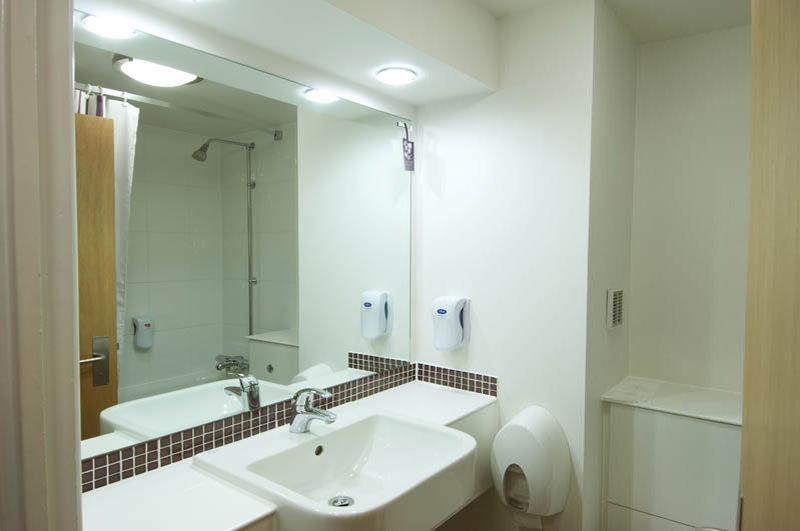 Premier Inn Basingstoke West Esterno foto
